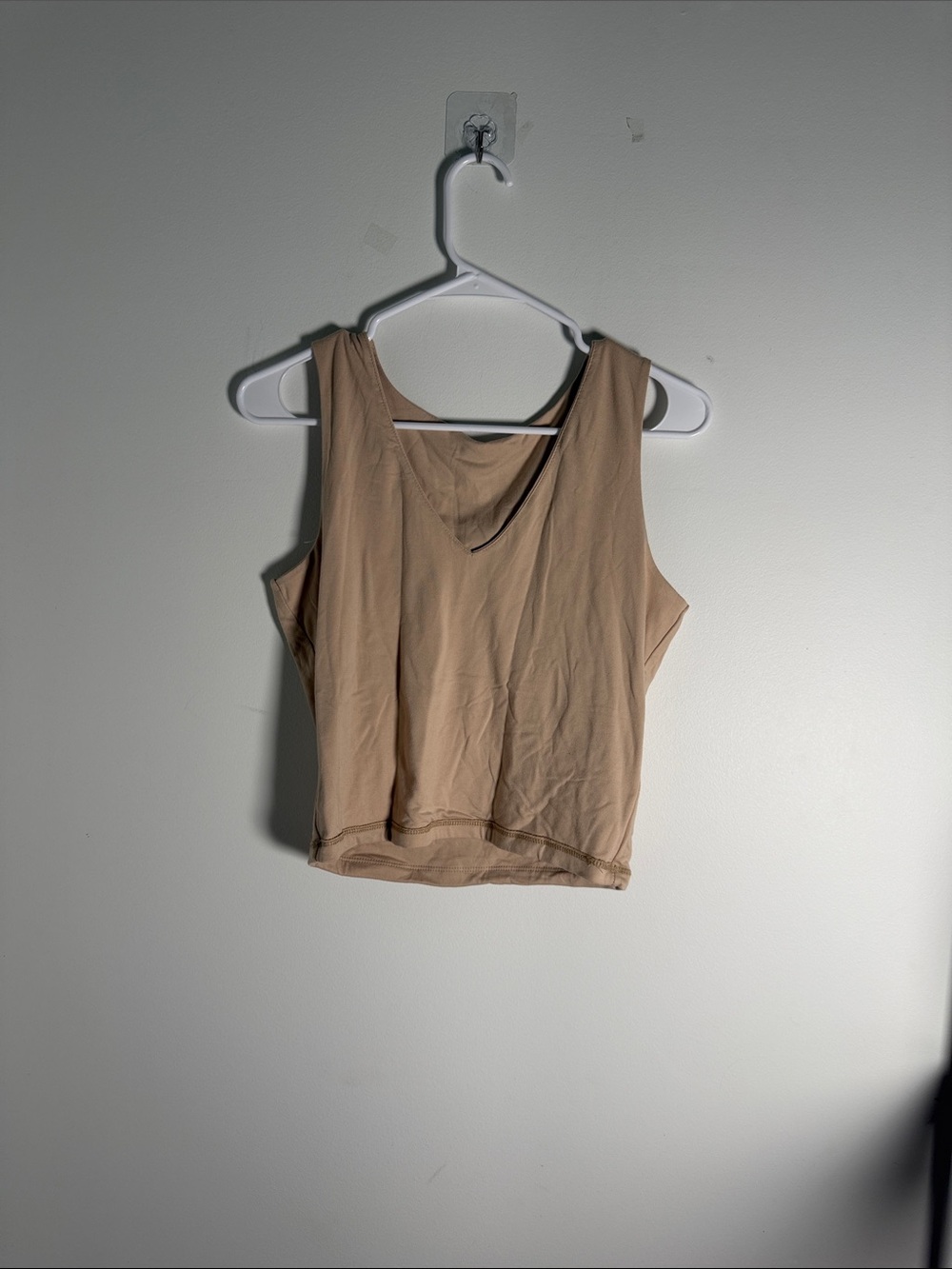 Tan toned sleeveless scoop neck crop tank top